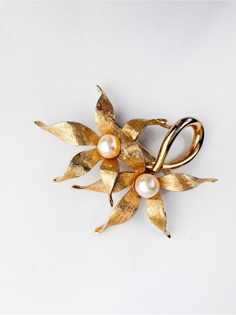 Vintage Boucher Gold Tone Faux Pearl Double Flower Brooch Pin 2093 Signed